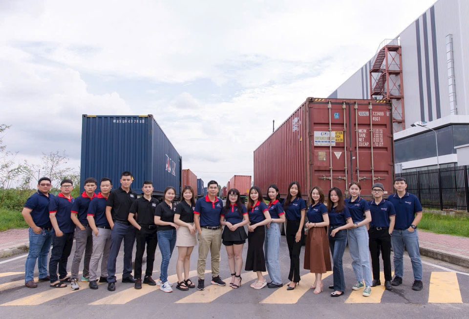 卡特莱港的集装箱卡车