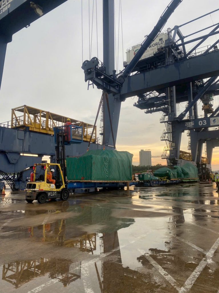 60-ton crane lifting heavy machinery under AlphaTrans supervision at Hiep Phuoc Port