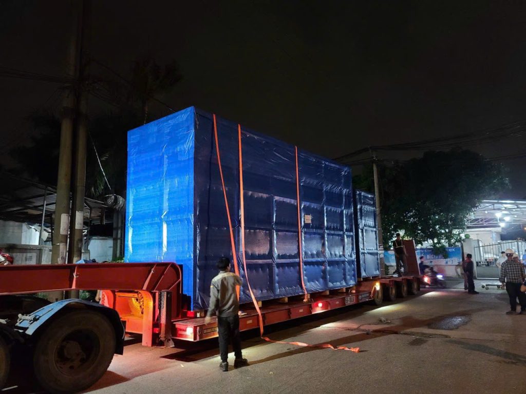 AlphaTrans dispatch and operations team coordinating container delivery Vietnam